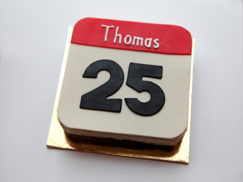 Gâteau Jour J indiquant la date d'anniversaire à personnaliser, recette au choix !