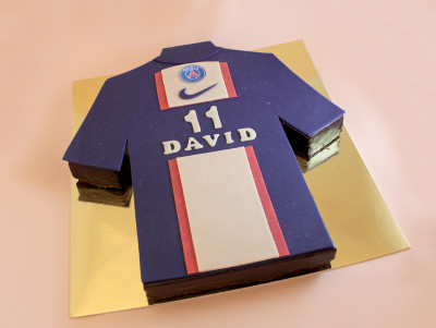 Gâteau Foot à personnaliser avec maillot de football et prénom ! Gâteau Mon Equipe pour le PSG : ici c'est Paris !